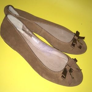 9.5 FOSSIL suede flats bow gold key charm NEW